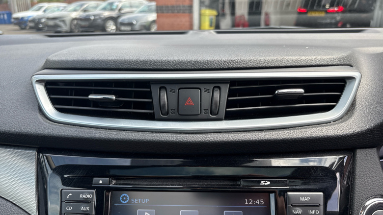 Nissan Qashqai 1.2 DiG-T N-Connecta 5dr Petrol Hatchback